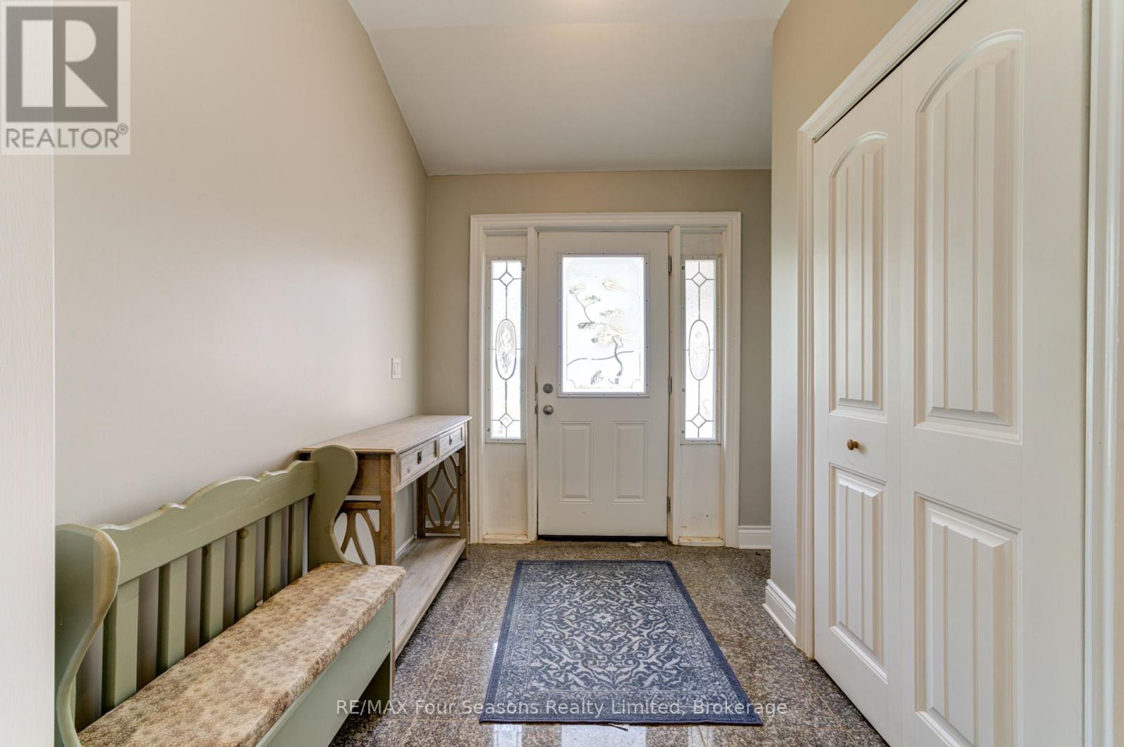 243 River Road E Property Photo 5