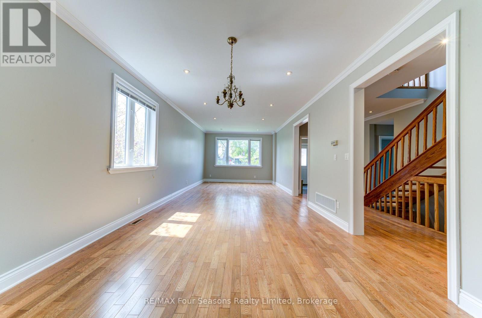 243 River Road E Property Photo 8
