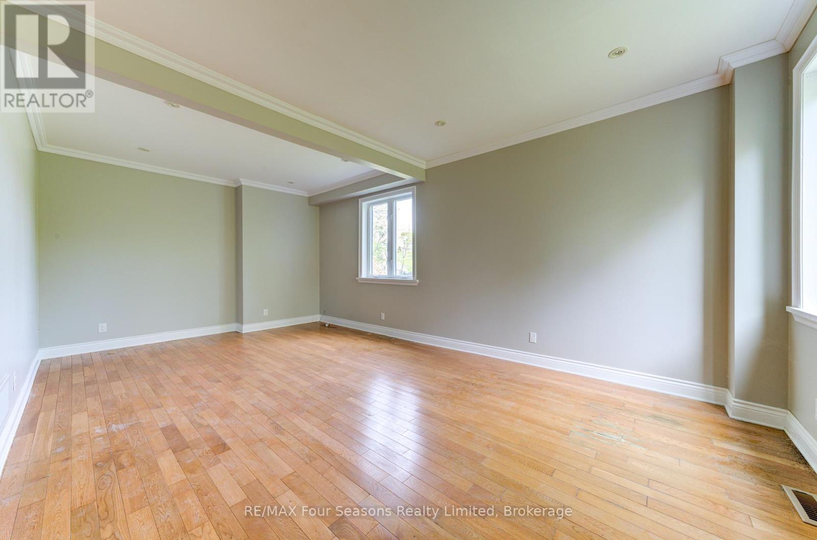 243 River Road E Property Photo 15