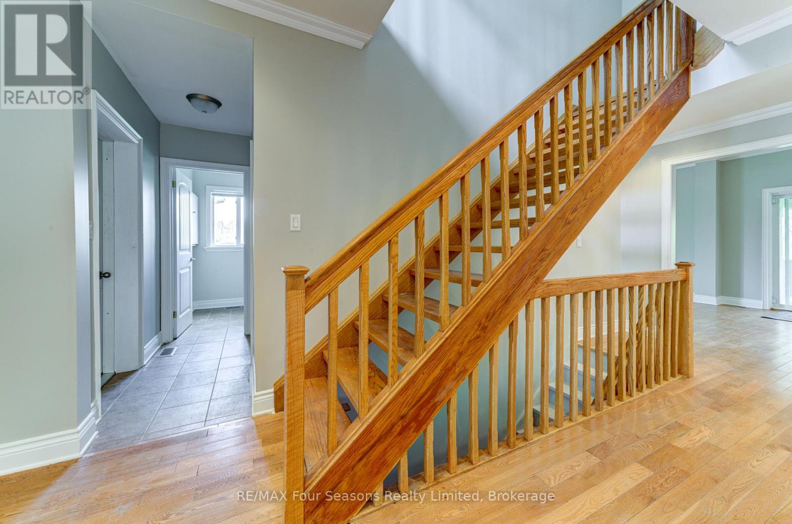 243 River Road E Property Photo 21