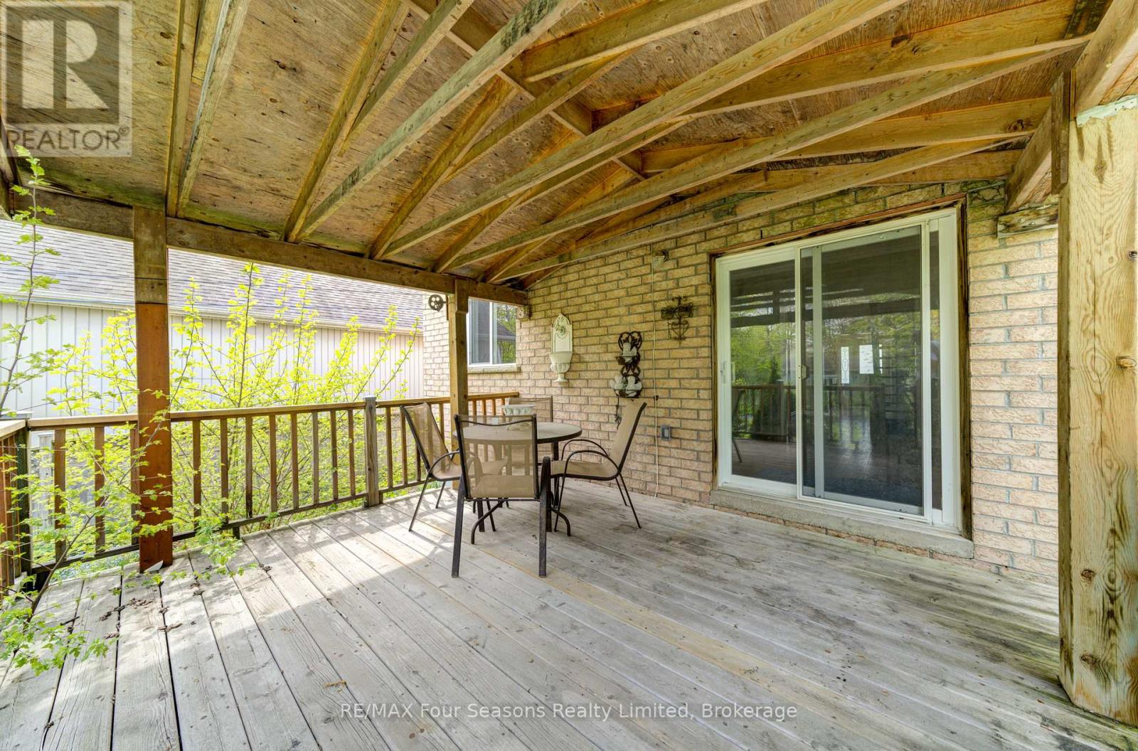 243 River Road E Property Photo 38