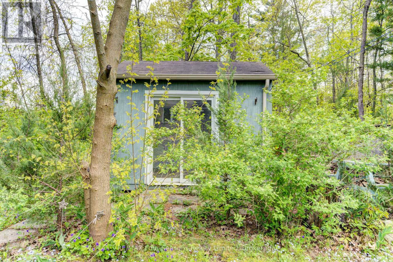 243 River Road E Property Photo 41