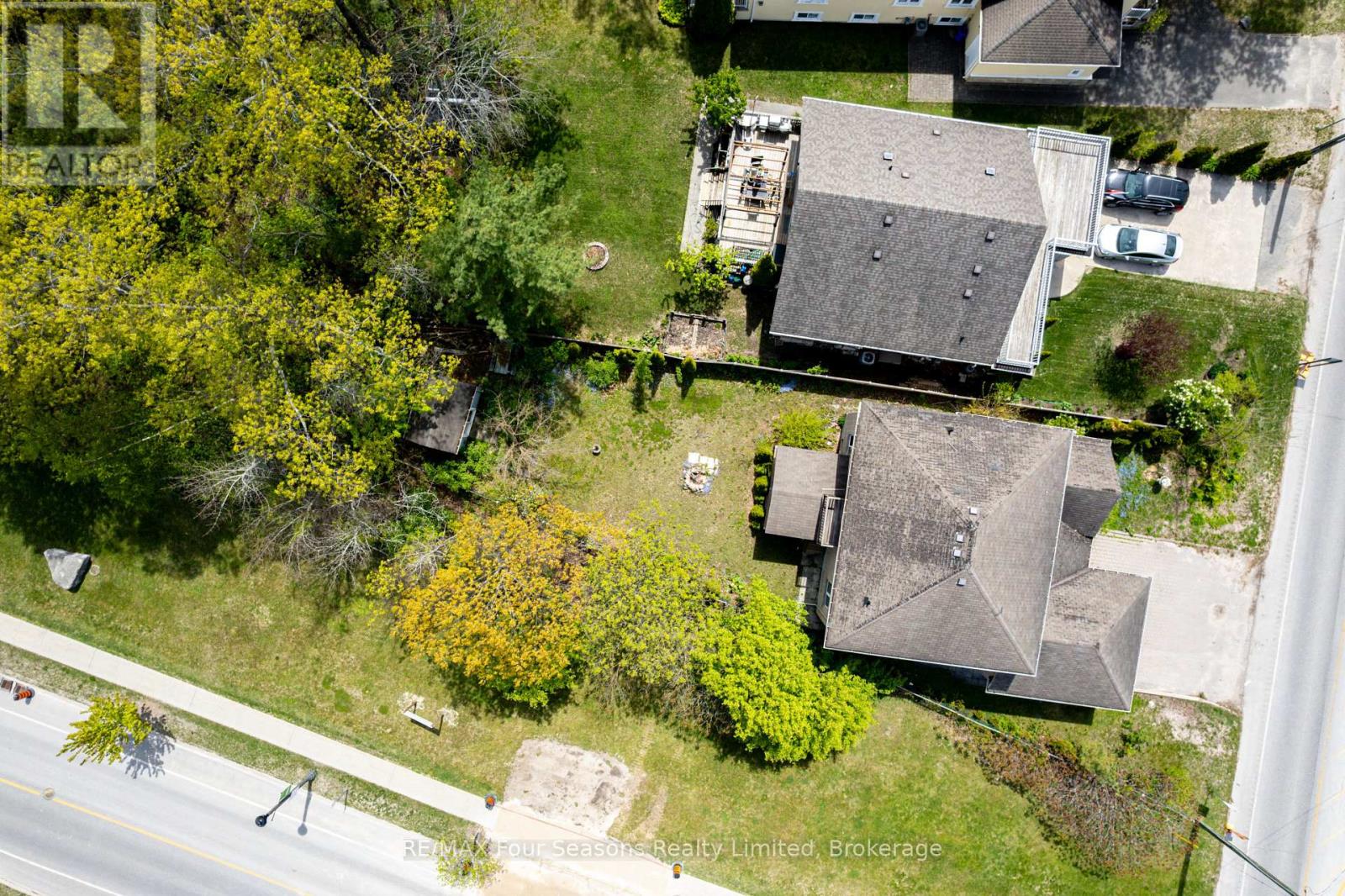 243 River Road E Property Photo 42