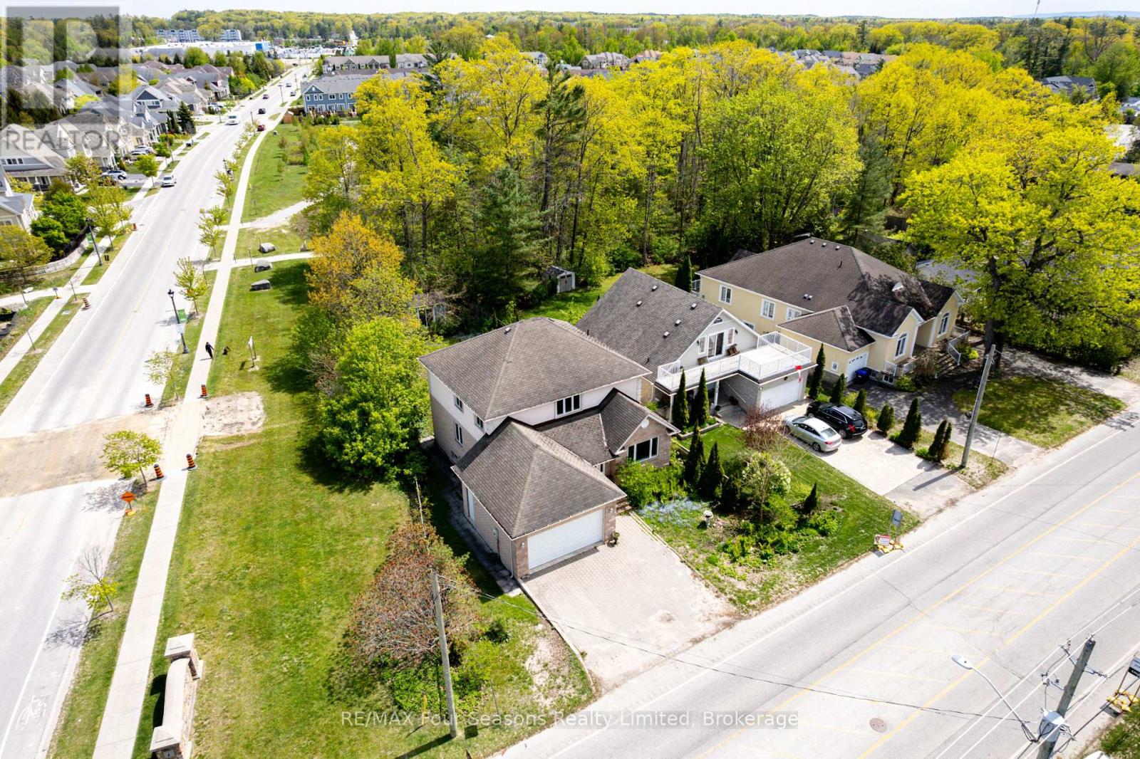 243 River Road E Property Photo 43