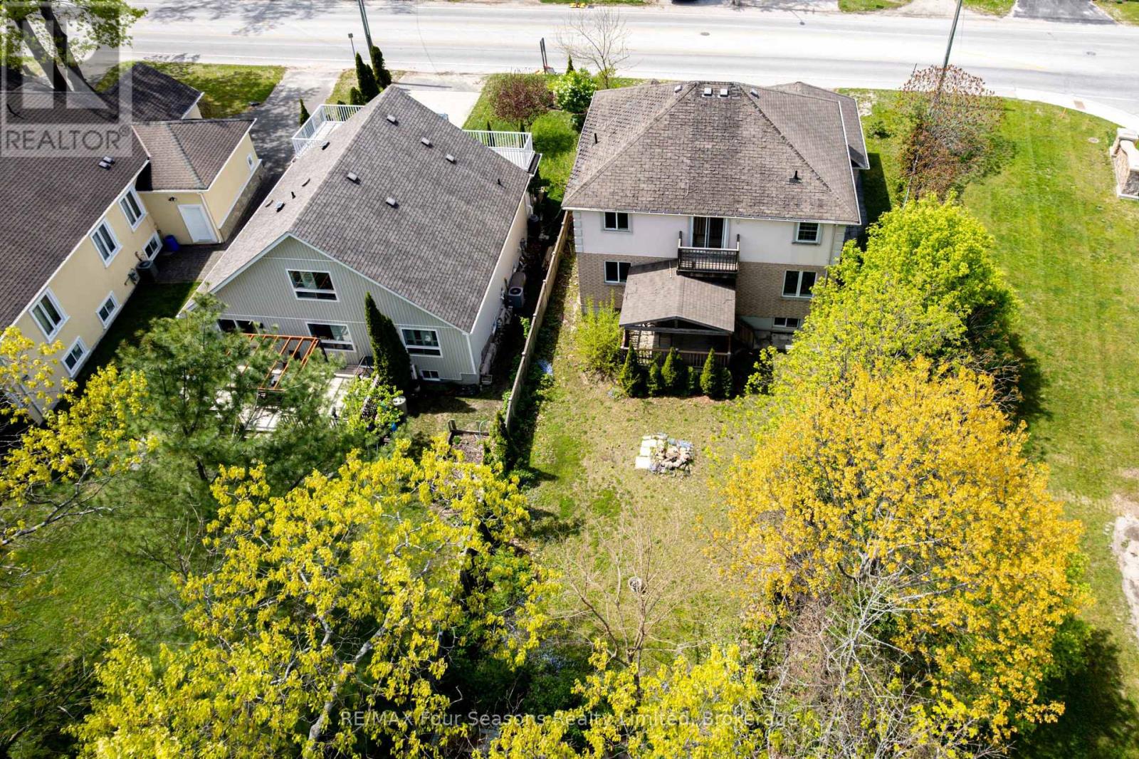 243 River Road E Property Photo 45