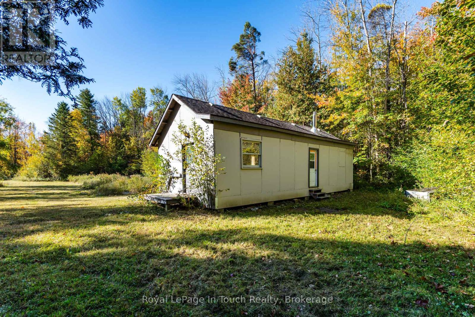 250 Peek -a- Boo Trail Property Photo 11