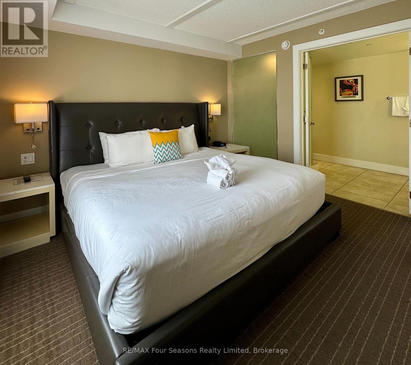 5209 - 9 Harbour Street E Property Photo 4