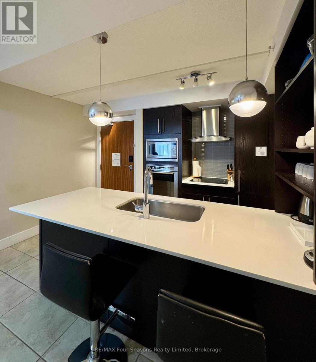 5209 - 9 Harbour Street E Property Photo 6
