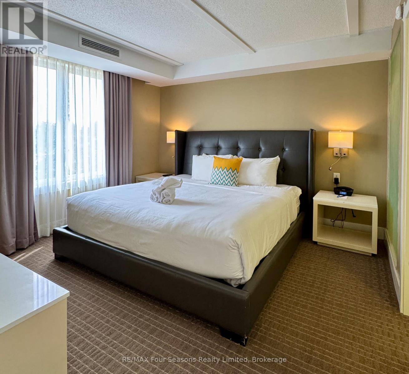5209 - 9 Harbour Street E Property Photo 9