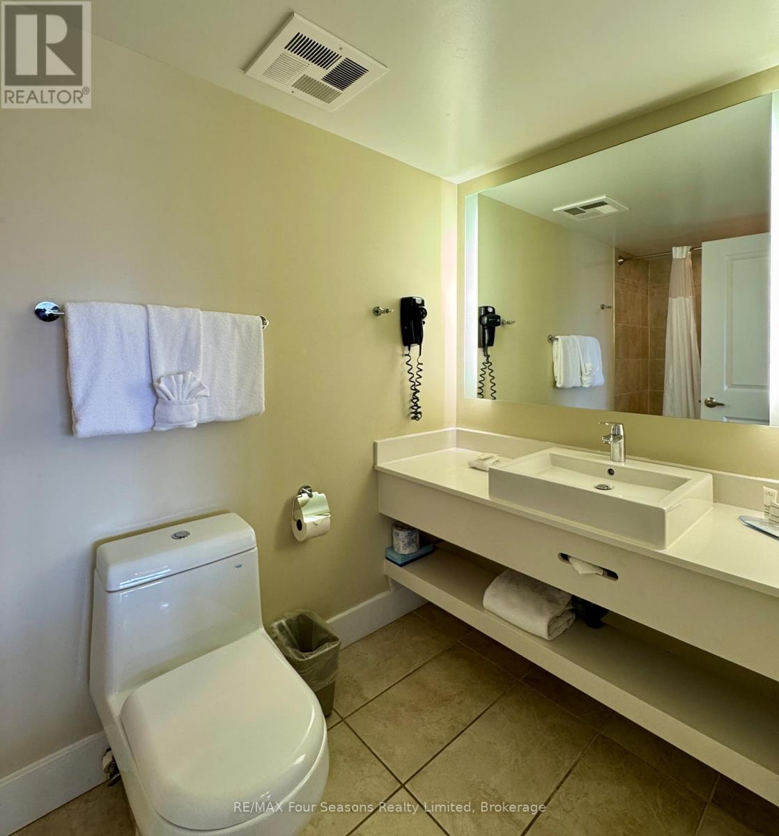 5209 - 9 Harbour Street E Property Photo 16