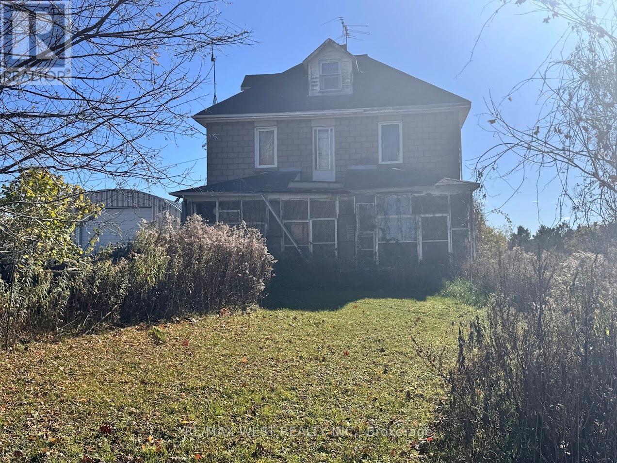 211 Queen Street W Property Photo 5