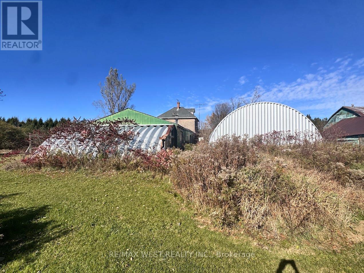 211 Queen Street W Property Photo 8