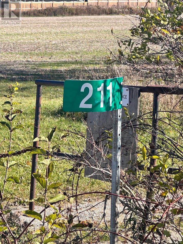 211 Queen Street W Property Photo 27