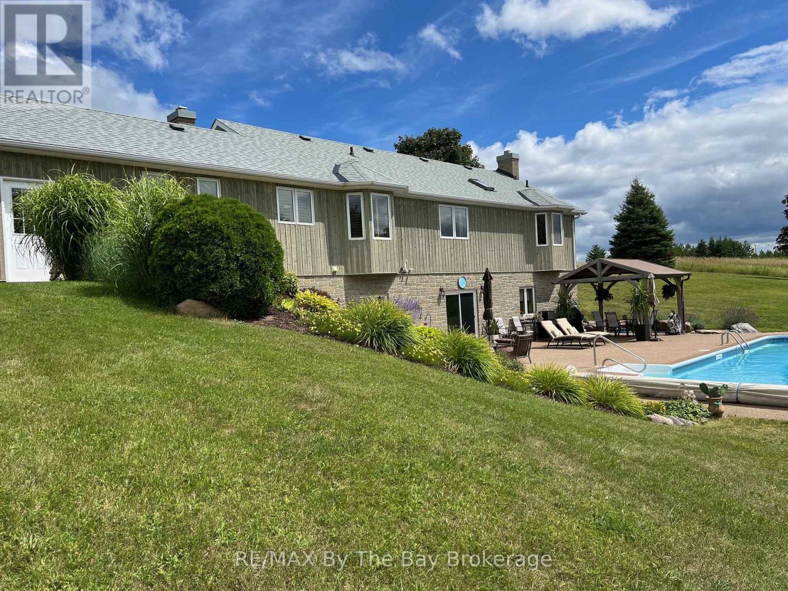 2332 Centre Line Property Photo 2
