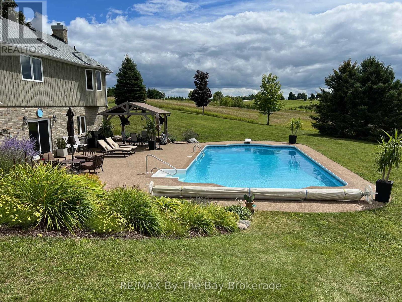 2332 Centre Line Property Photo 3