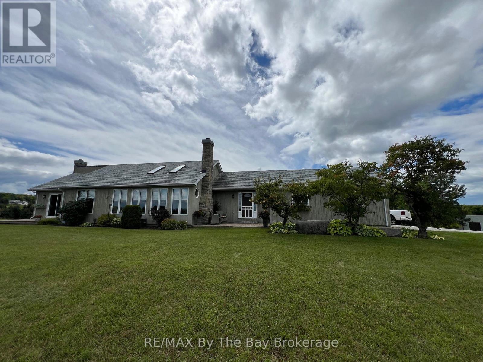 2332 Centre Line Property Photo 7