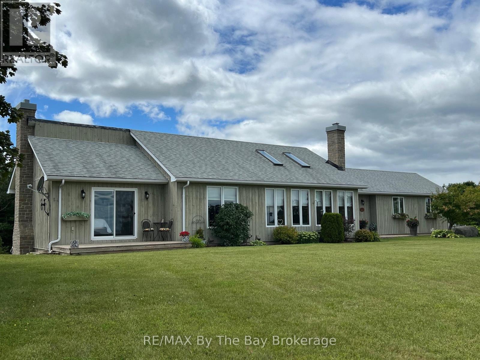 2332 Centre Line Property Photo 10