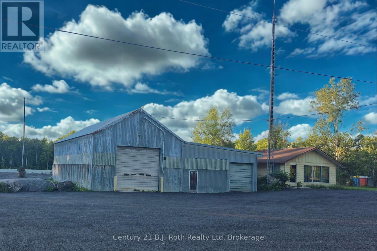 2565 Quarry Road Property Photo 2