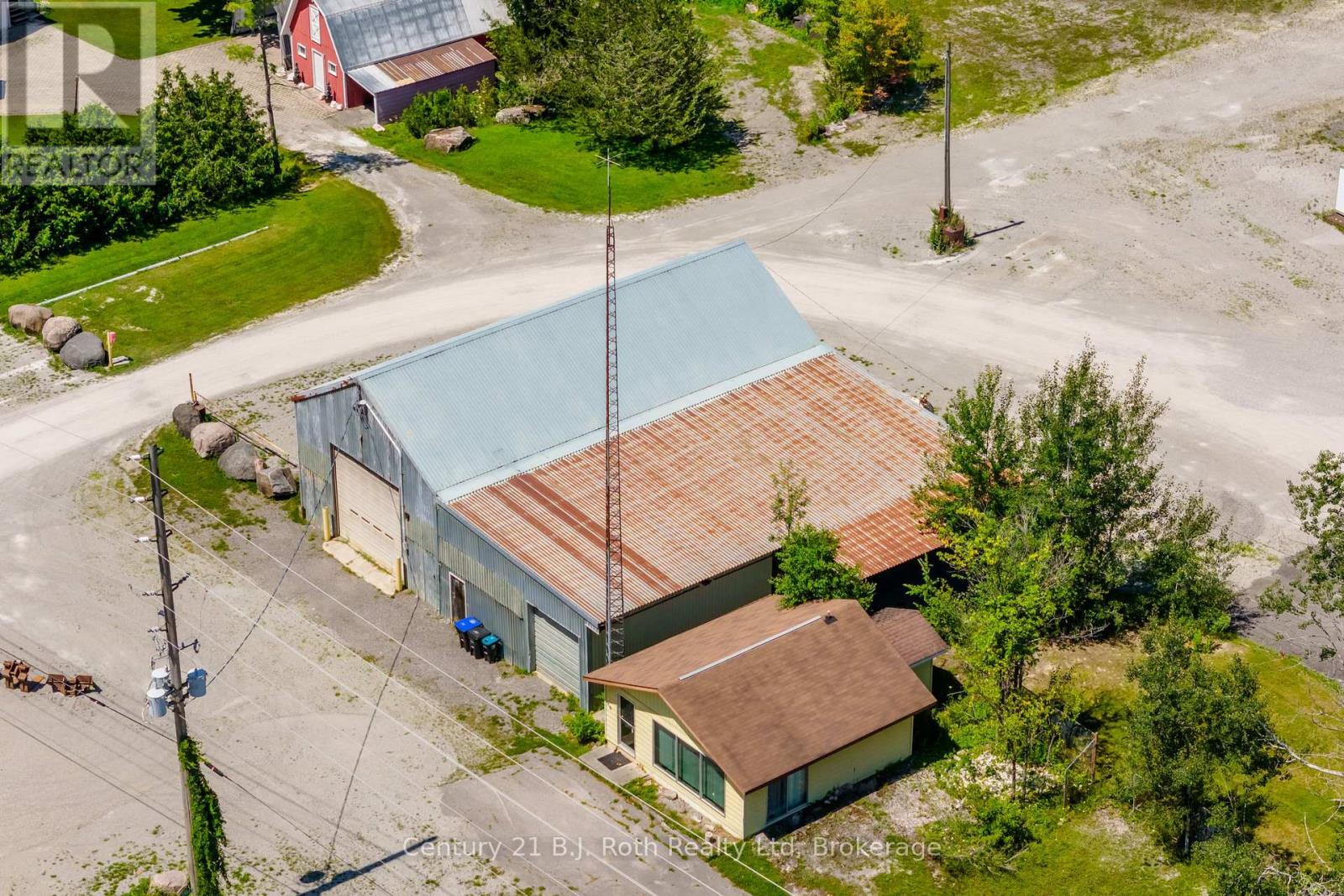 2565 Quarry Road Property Photo 3