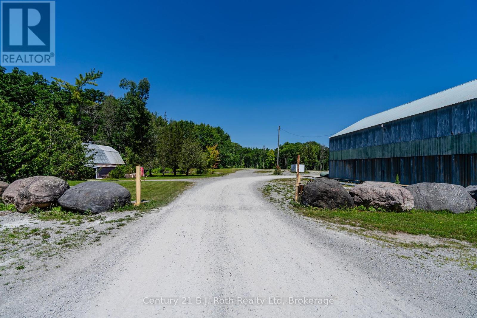 2565 Quarry Road Property Photo 6