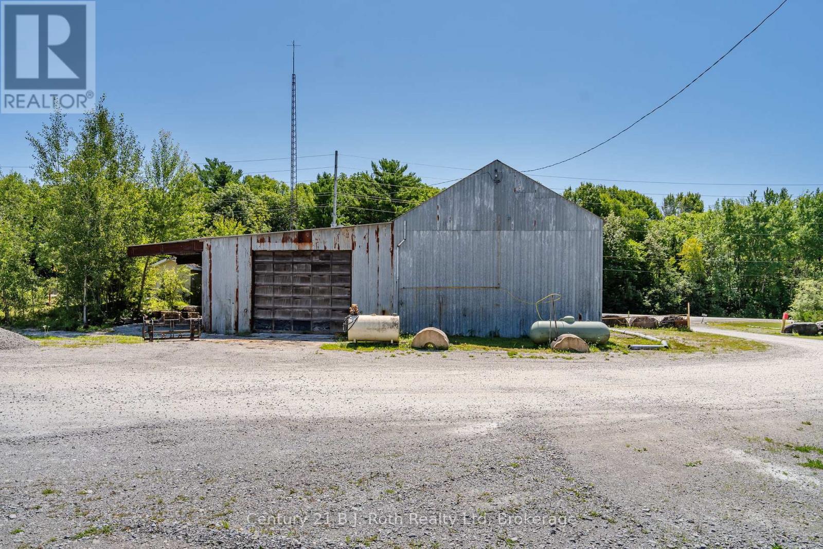2565 Quarry Road Property Photo 8