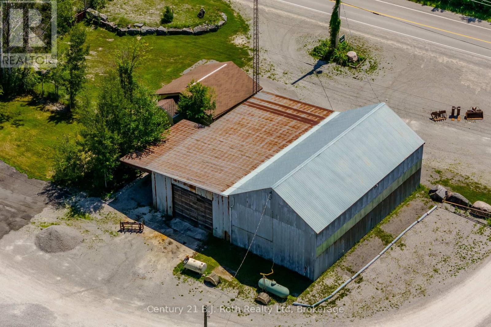 2565 Quarry Road Property Photo 9