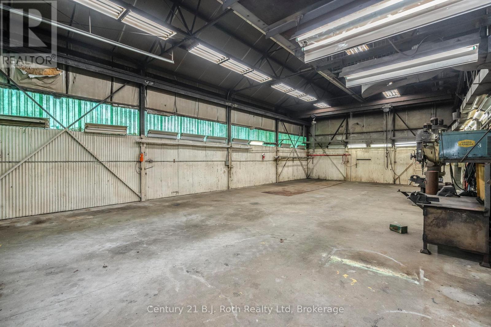 2565 Quarry Road Property Photo 13