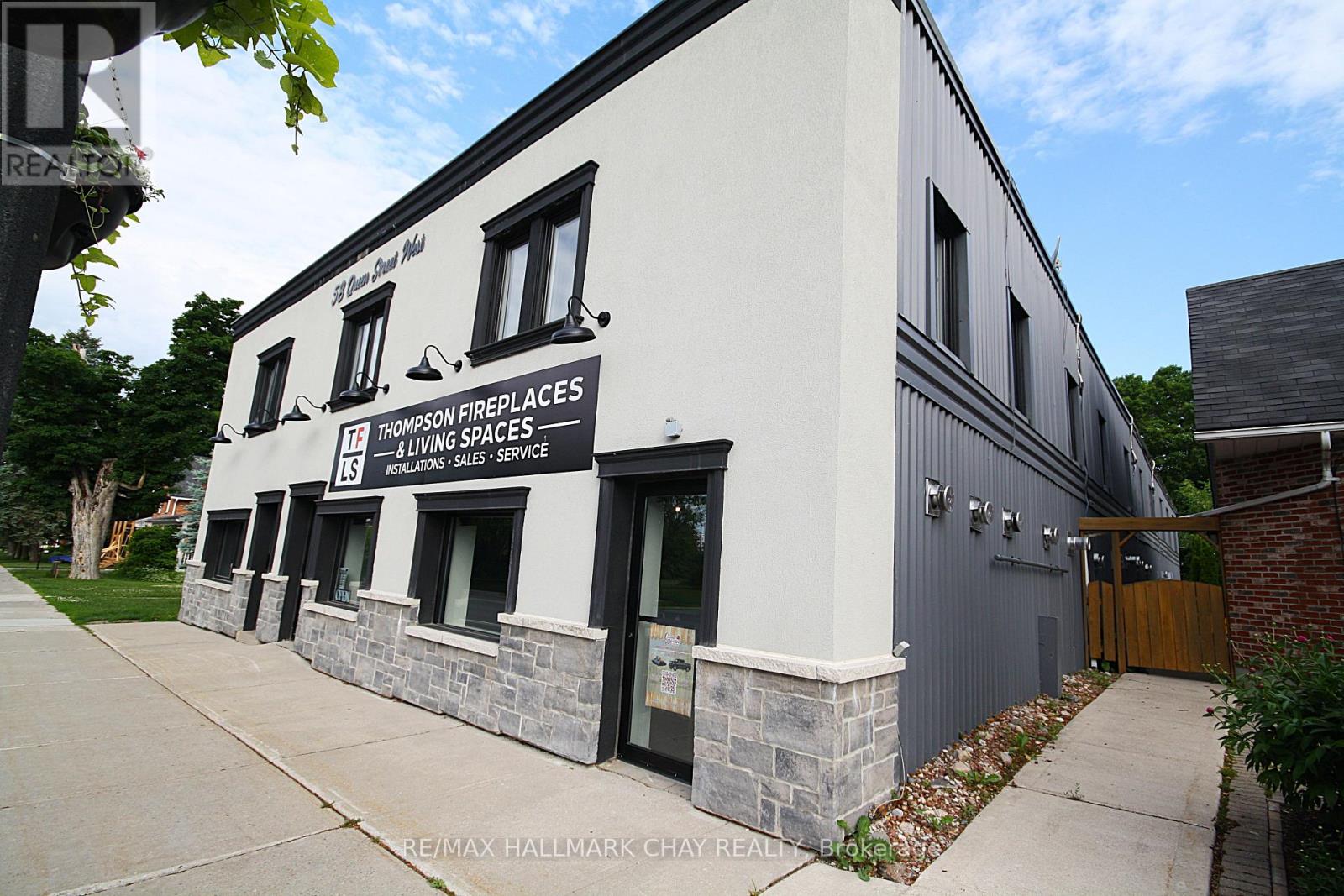 58 Queen St Street W Property Photo 3