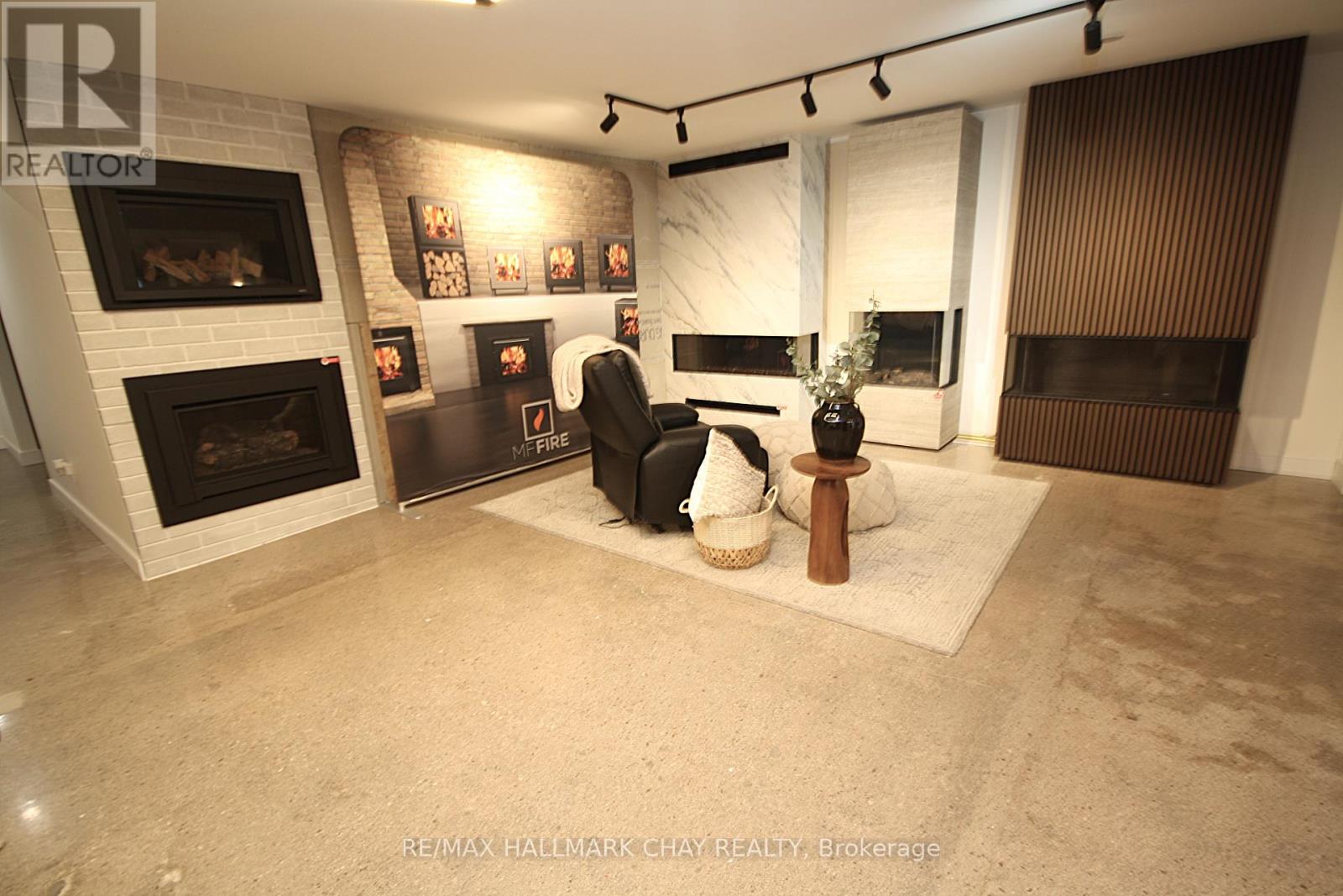 58 Queen St Street W Property Photo 7