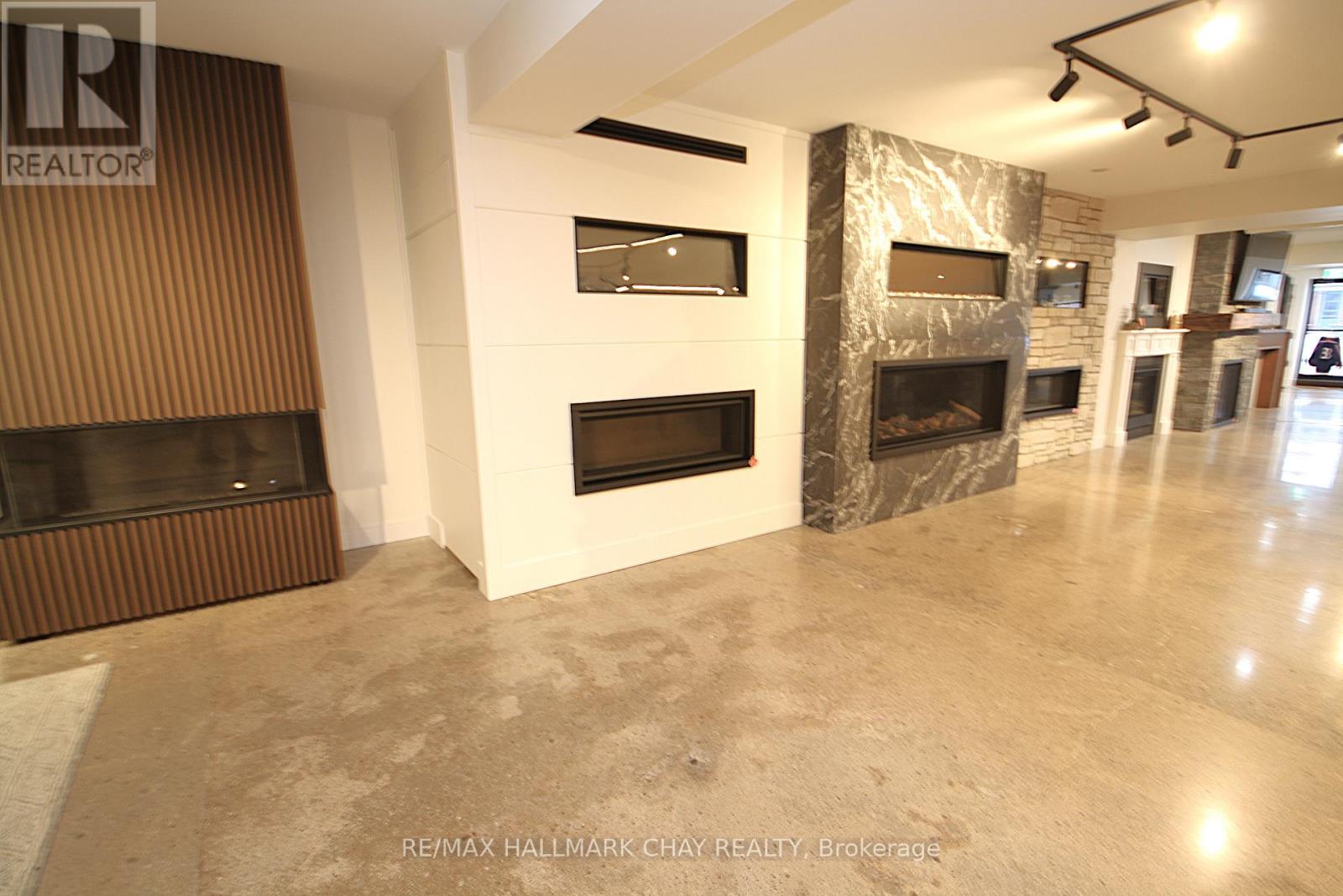 58 Queen St Street W Property Photo 10