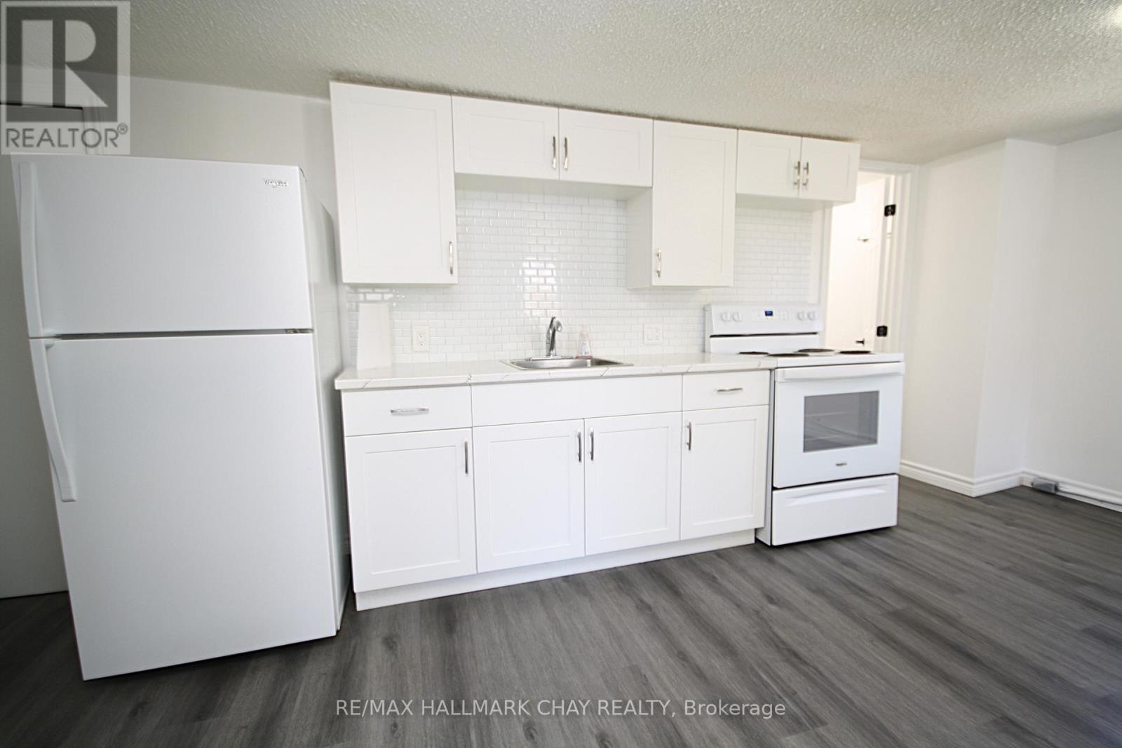 58 Queen St Street W Property Photo 17