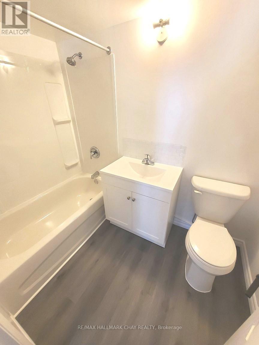 58 Queen St Street W Property Photo 18