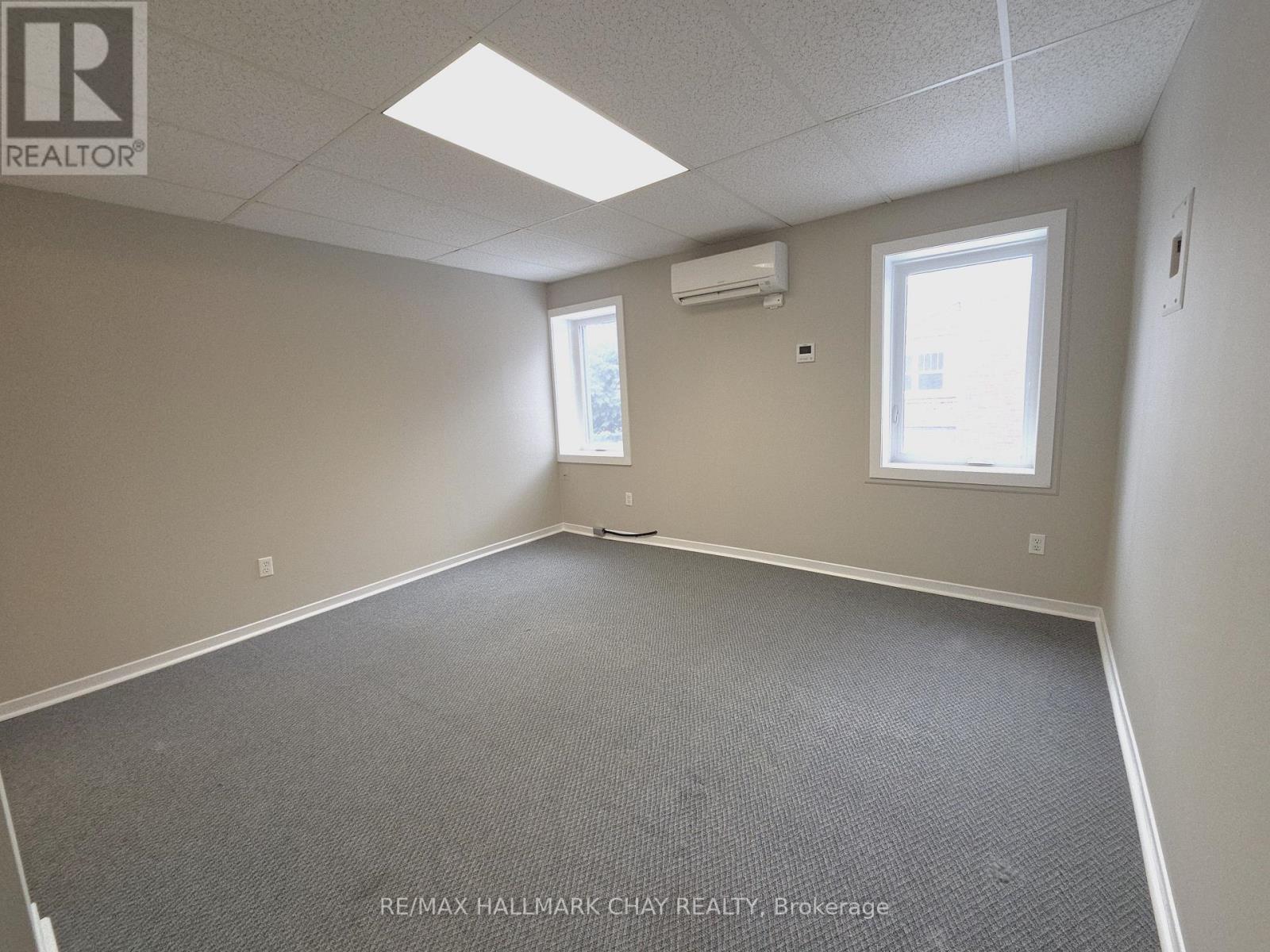 58 Queen St Street W Property Photo 21
