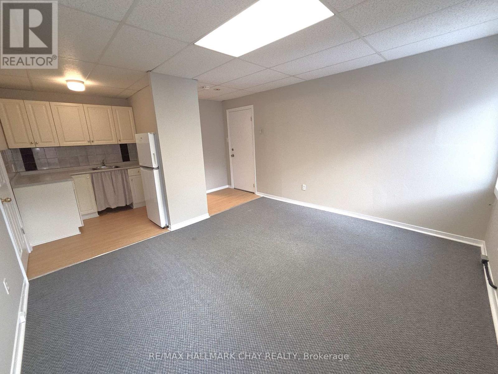 58 Queen St Street W Property Photo 22