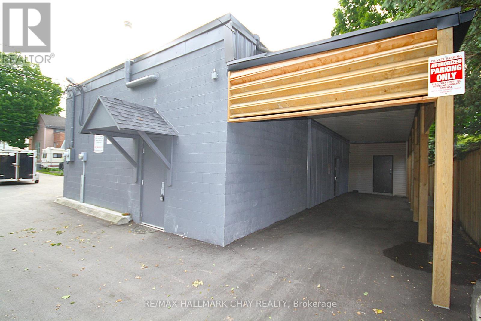 58 Queen St Street W Property Photo 24