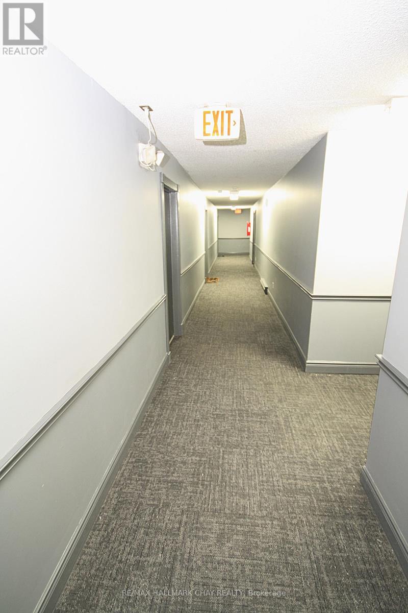 58 Queen St Street W Property Photo 26