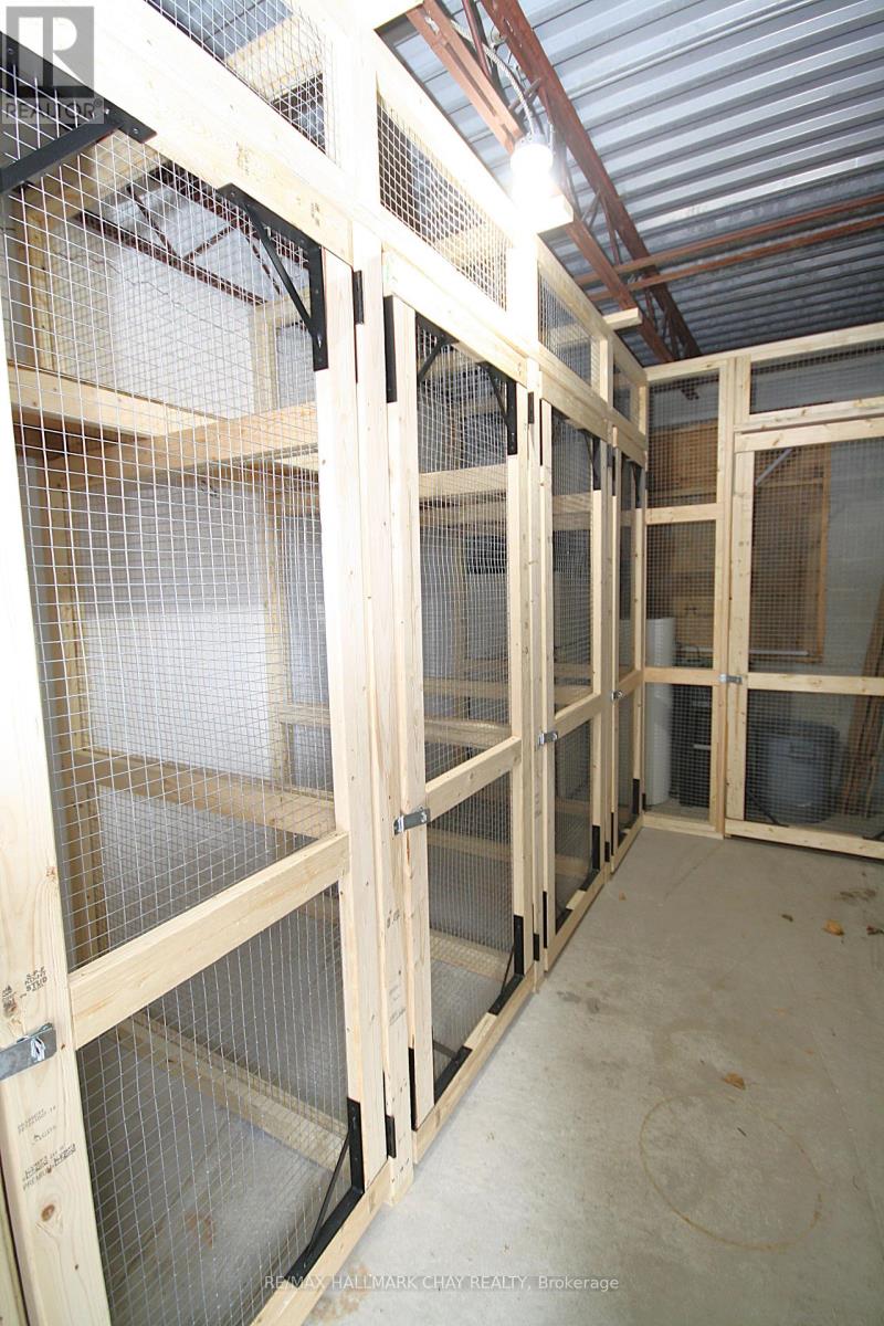 58 Queen St Street W Property Photo 27