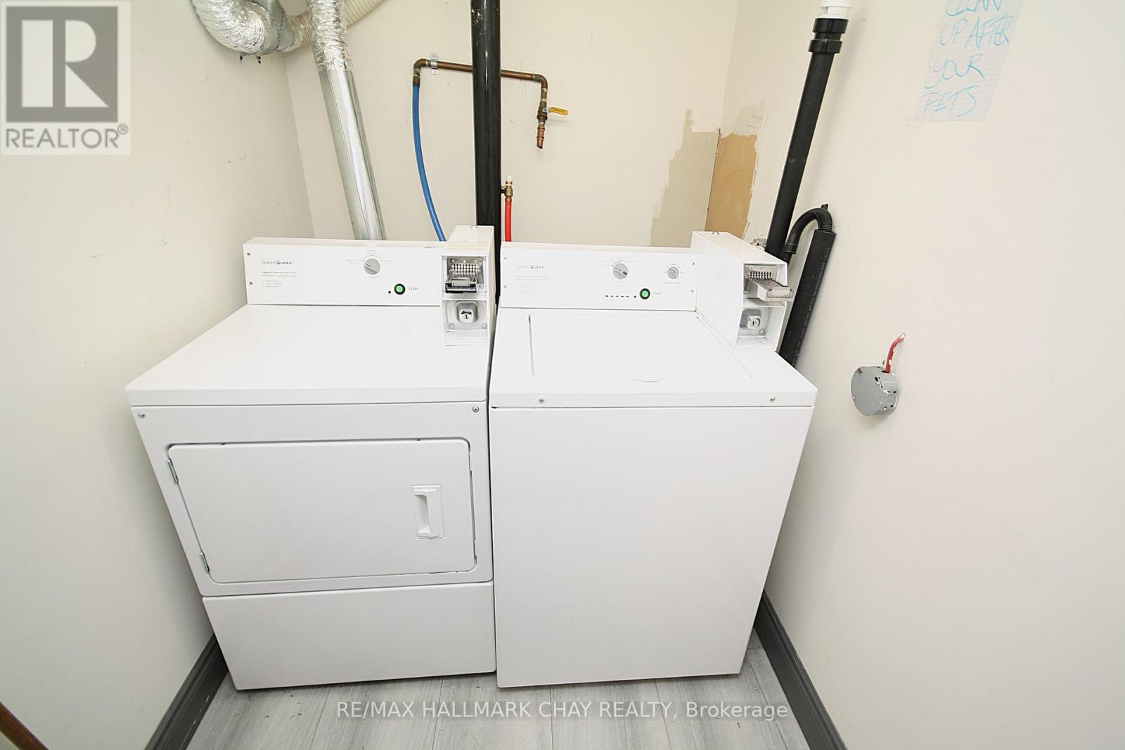 58 Queen St Street W Property Photo 28