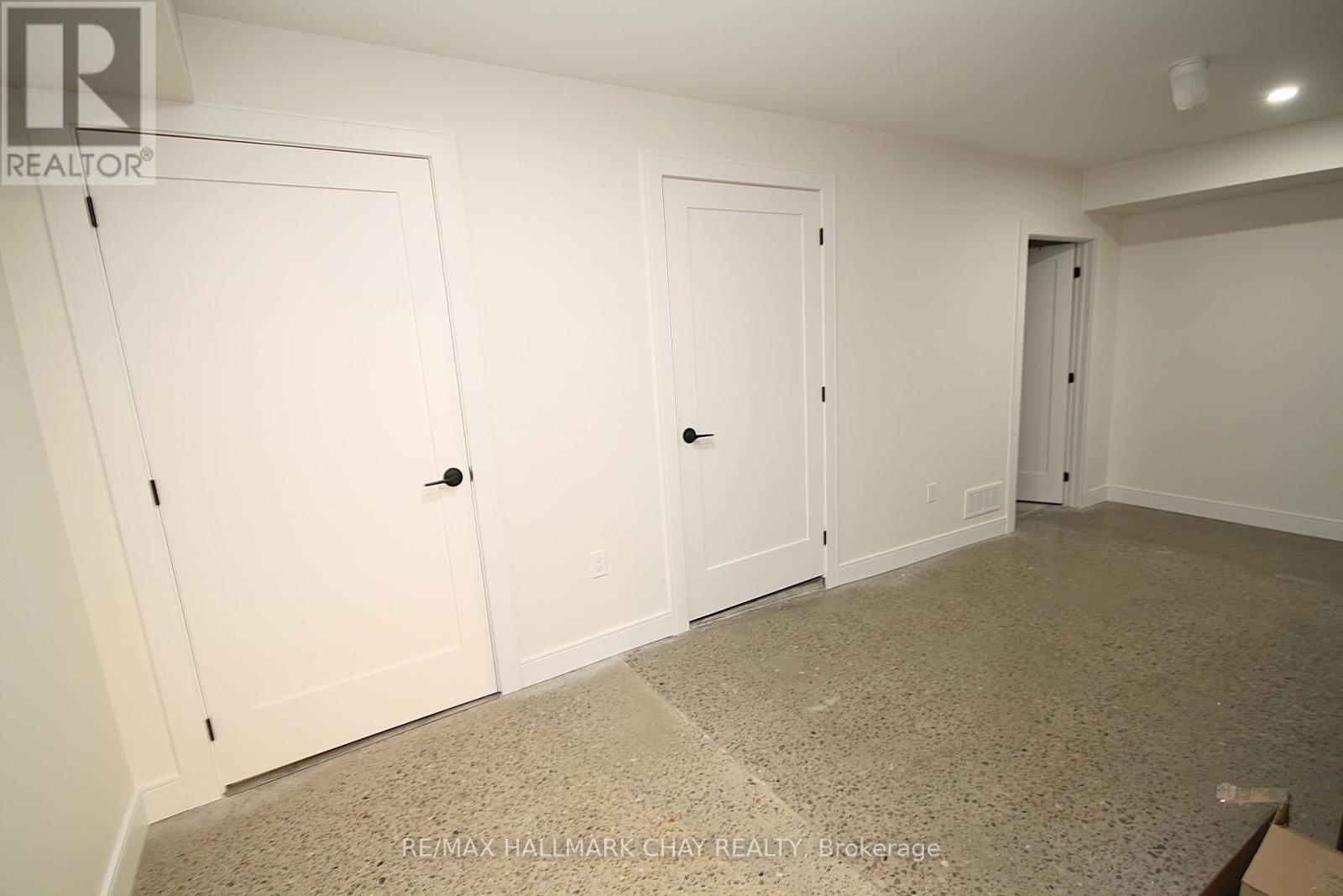 58 Queen St Street W Property Photo 29