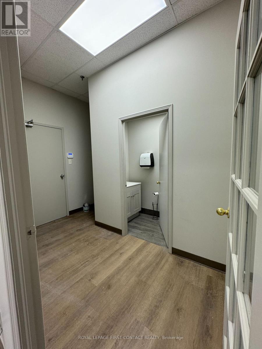 202 - 140 Dunlop Street E Property Photo 17