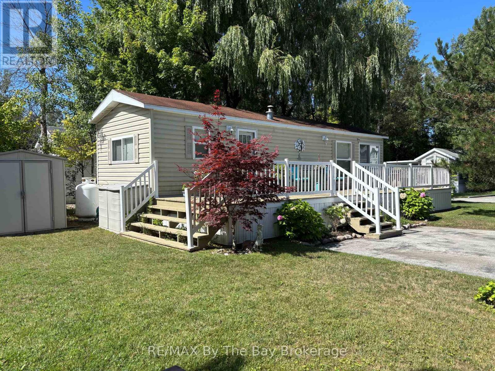 15 Huron Circle Property Photo 1