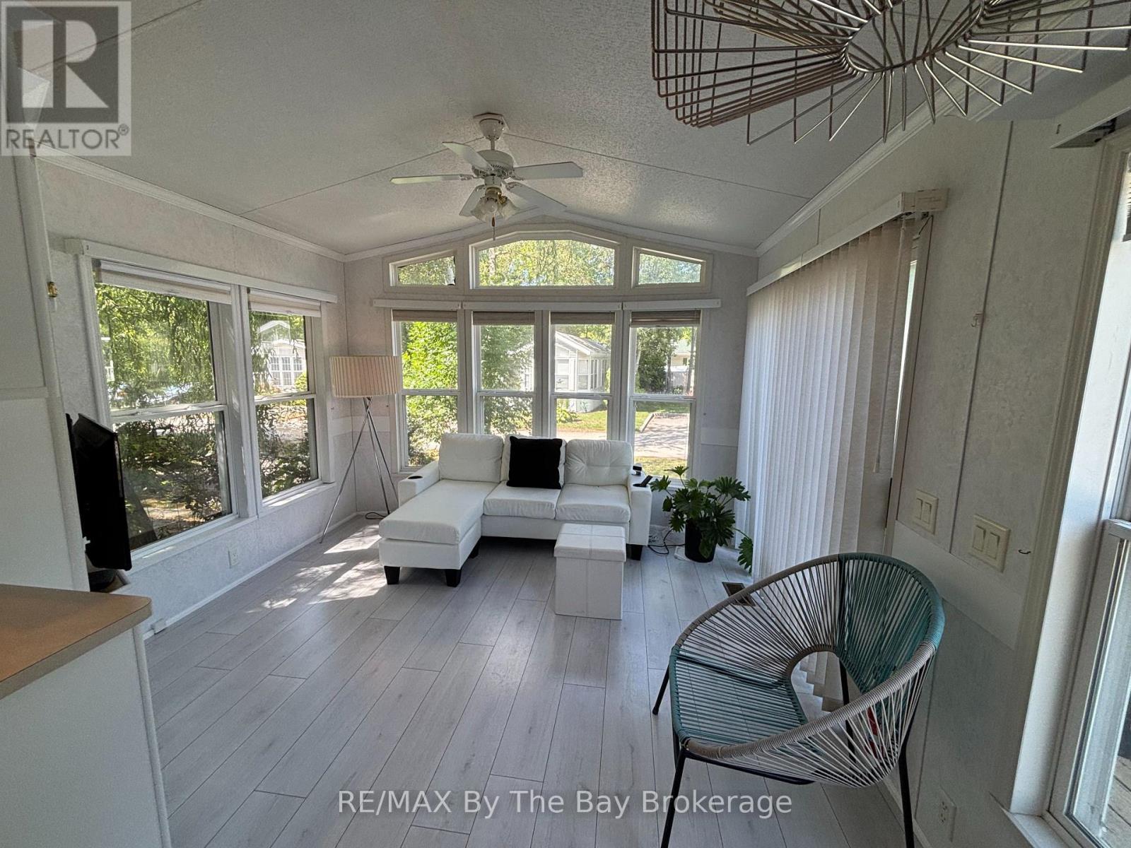 15 Huron Circle Property Photo 8