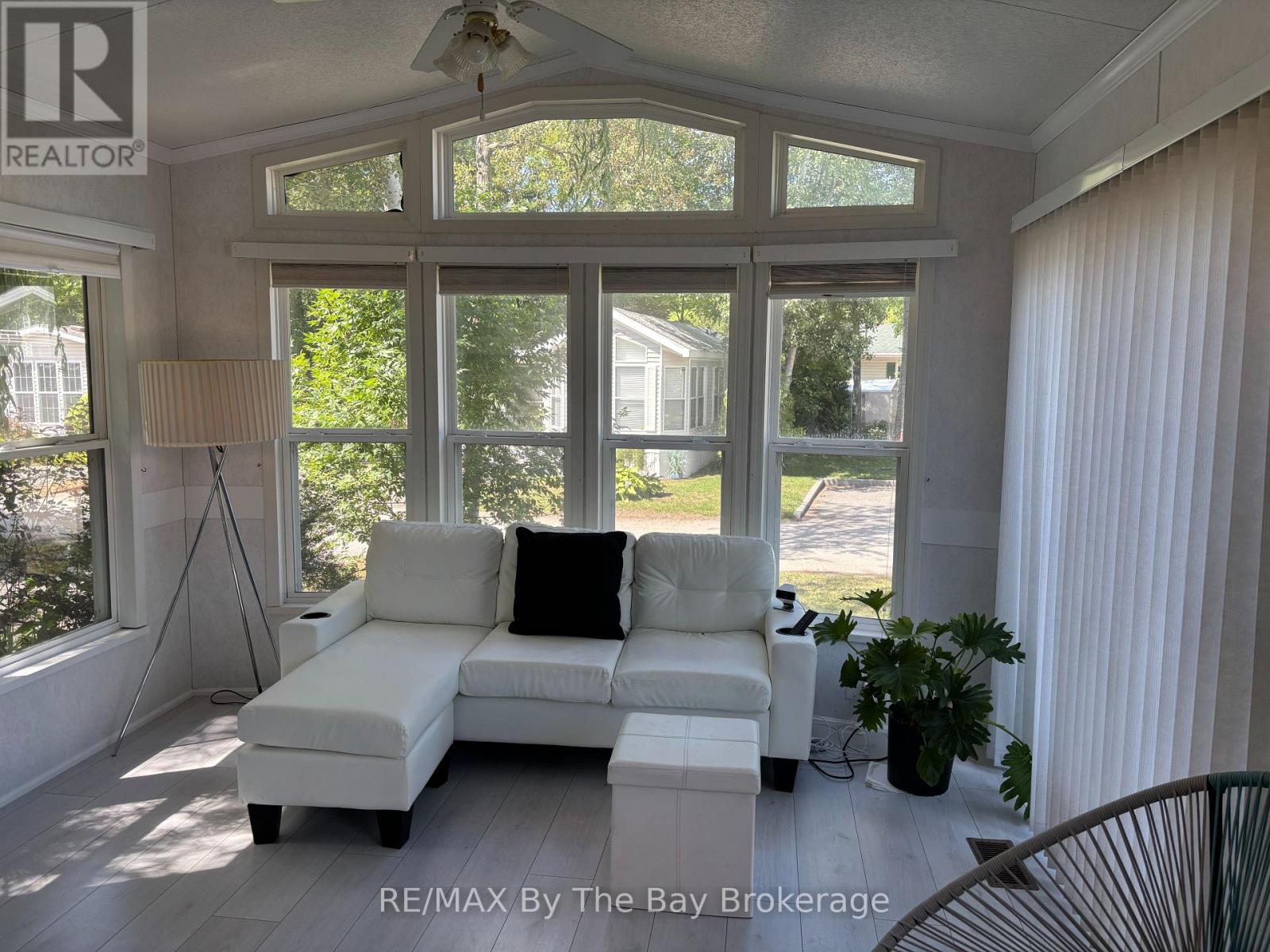 15 Huron Circle Property Photo 9