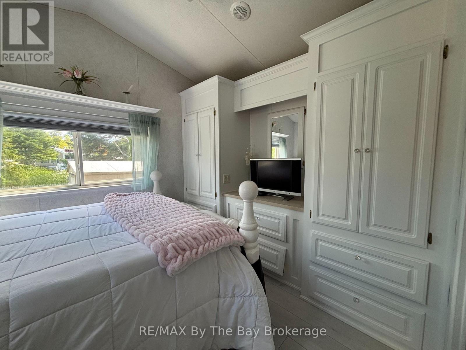 15 Huron Circle Property Photo 15