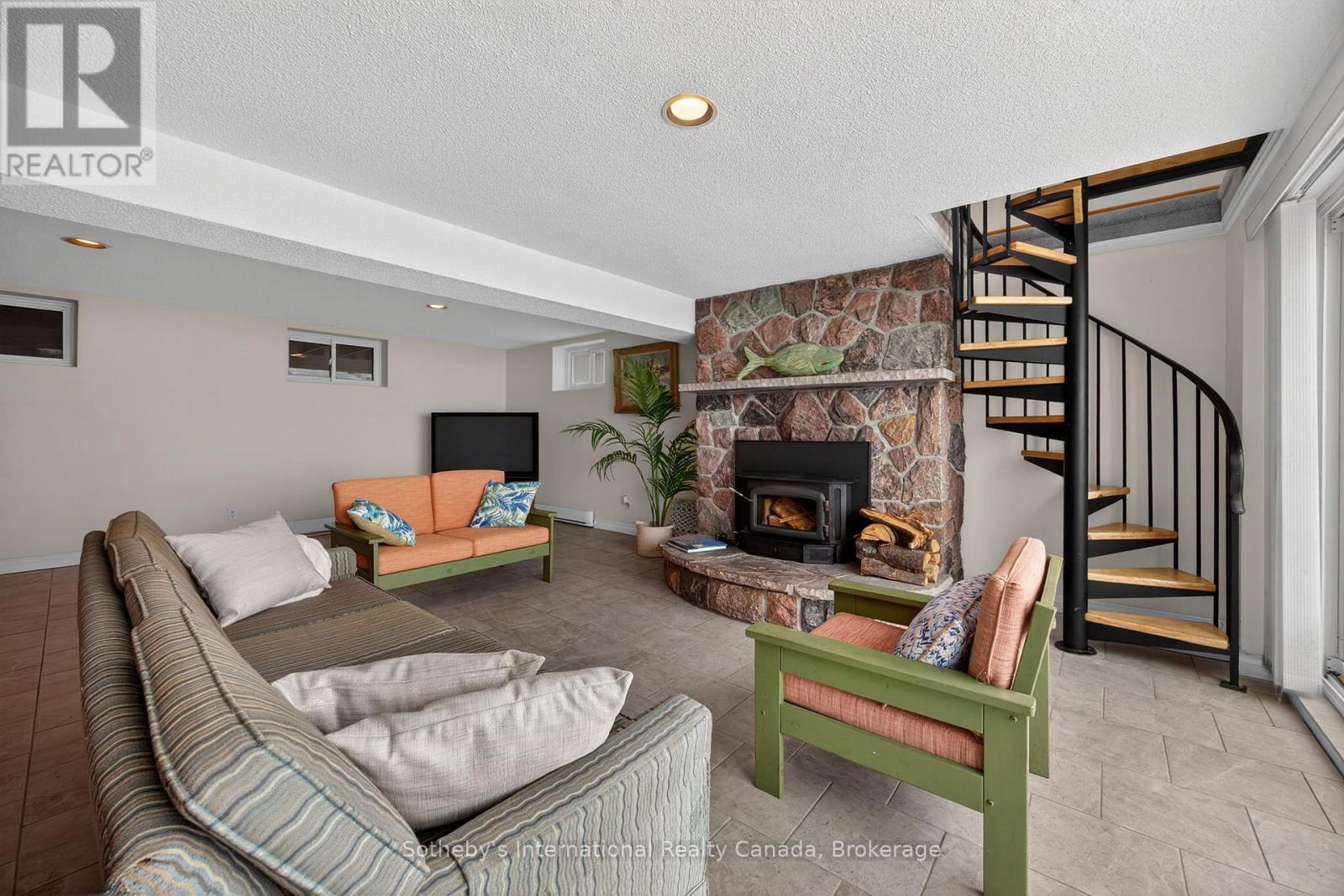 1420 Tiny Beaches Road N Property Photo 6