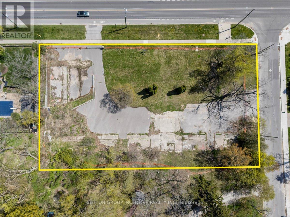 114 Blake Street E Property Photo 1