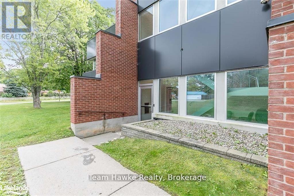 101 - 240 Penetanguishene Road Property Photo 8