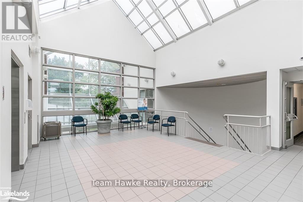 101 - 240 Penetanguishene Road Property Photo 16