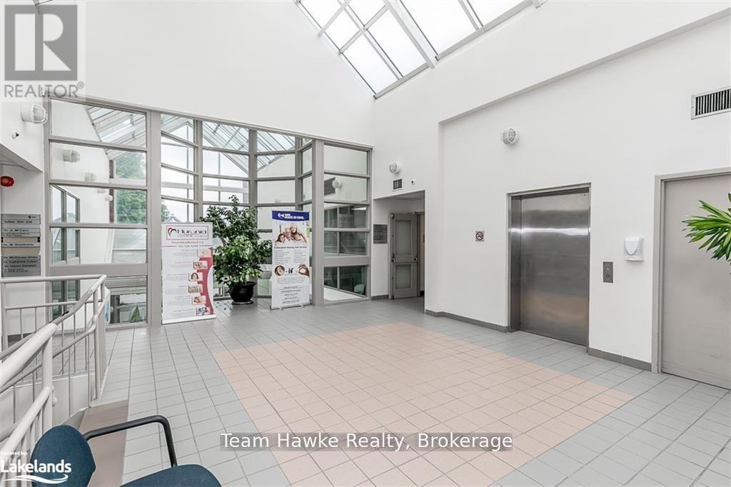 101 - 240 Penetanguishene Road Property Photo 17