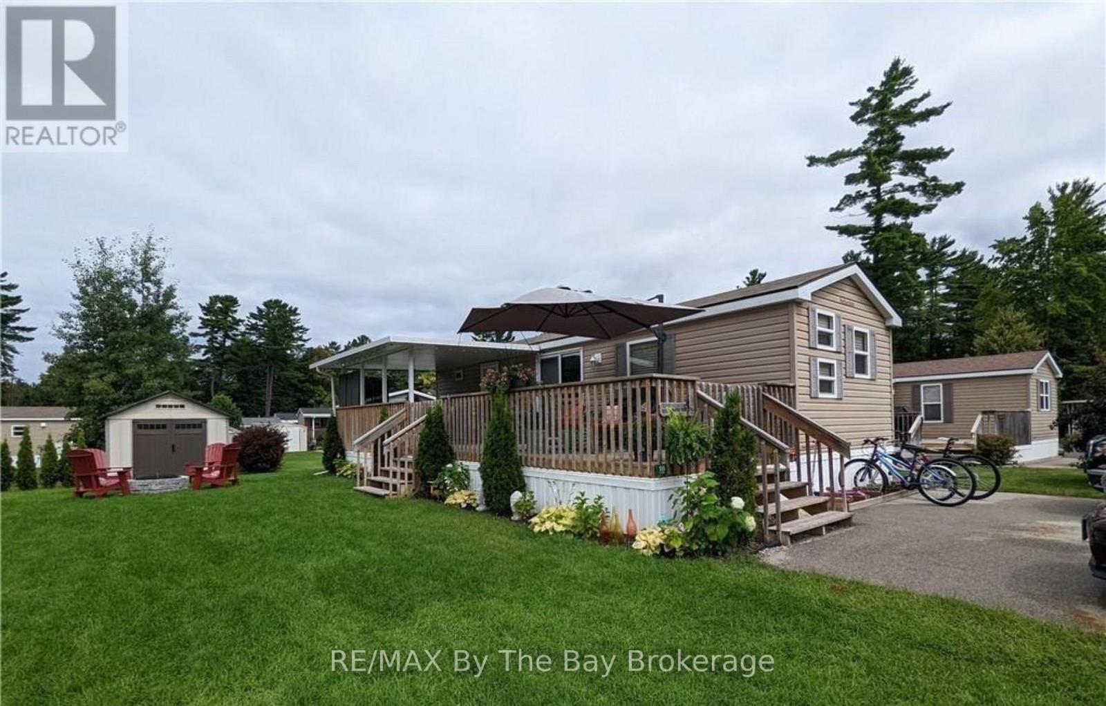 16 KENORA TRAIL Property Photo 1